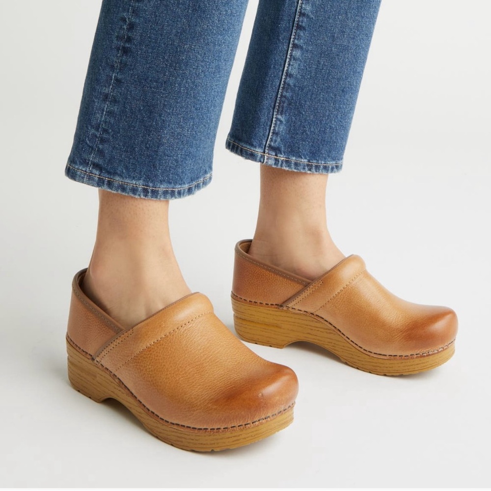 Dansko Professional Honey Distressed Leather Size 39 hardly worn